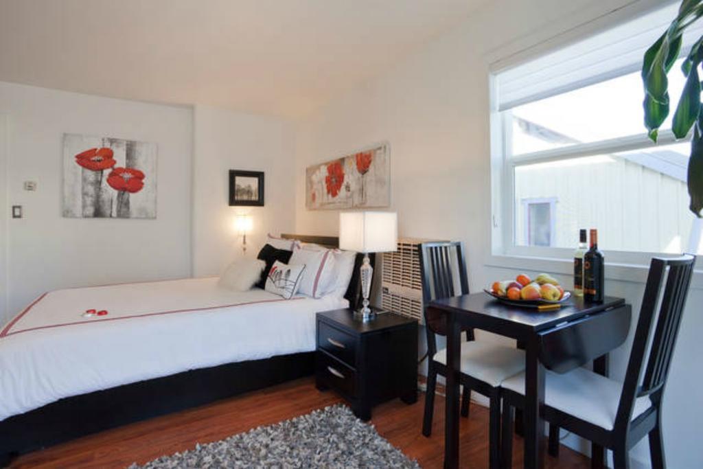 A Float Home B&B In Fisherman'S Wharf Victoria Luaran gambar