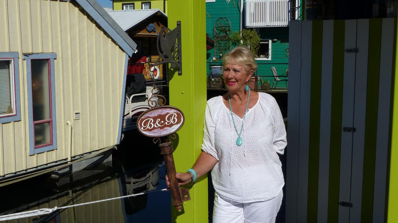 A Float Home B&B In Fisherman'S Wharf Victoria Luaran gambar