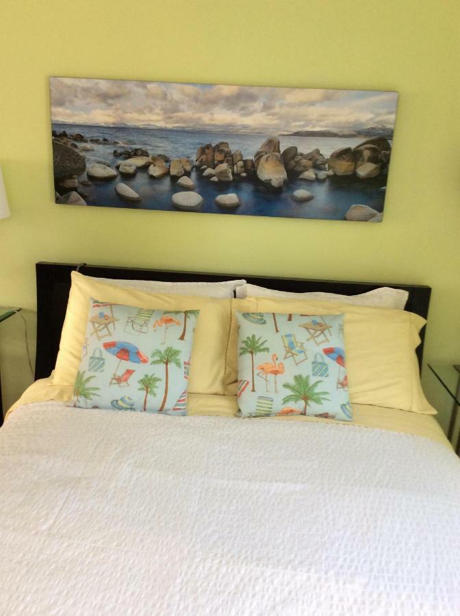 A Float Home B&B In Fisherman'S Wharf Victoria Luaran gambar