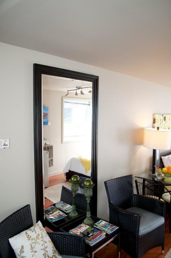 A Float Home B&B In Fisherman'S Wharf Victoria Luaran gambar