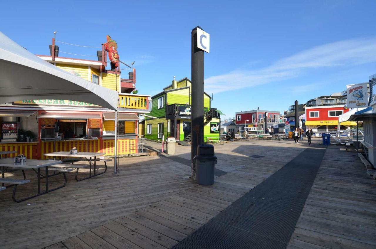 A Float Home B&B In Fisherman'S Wharf Victoria Luaran gambar