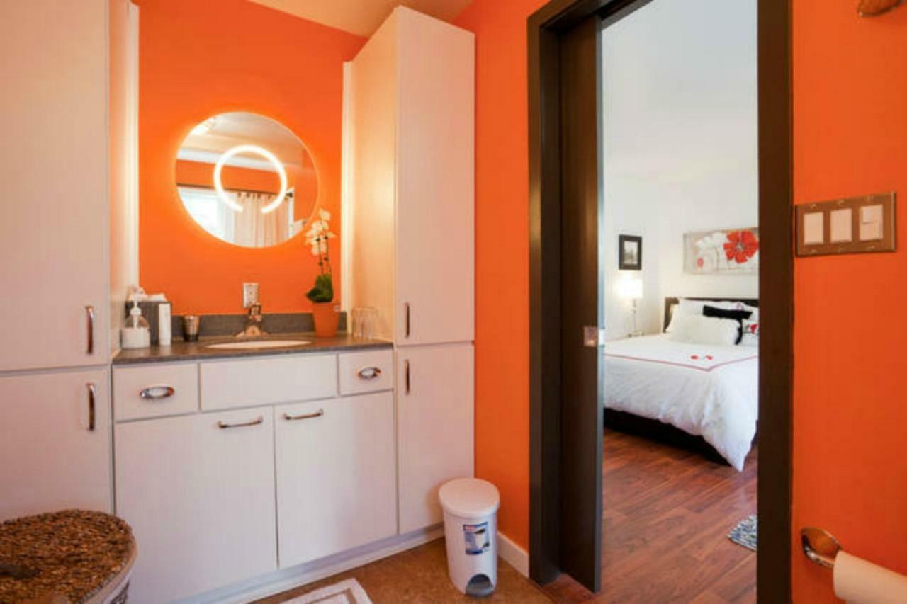 A Float Home B&B In Fisherman'S Wharf Victoria Luaran gambar