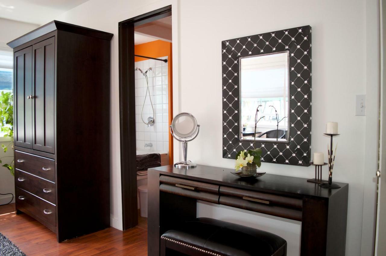 A Float Home B&B In Fisherman'S Wharf Victoria Luaran gambar